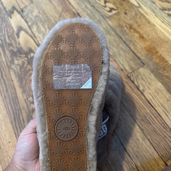Ugg sandals/slipper - Picture 3 of 3